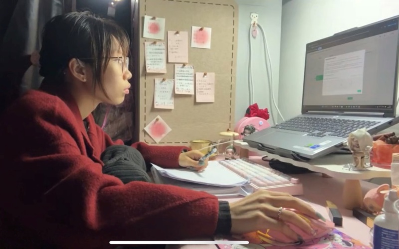 C:\Users\Administrator\Desktop\传智杯素材\备赛、比赛照片\梁慧琪比赛.jpg